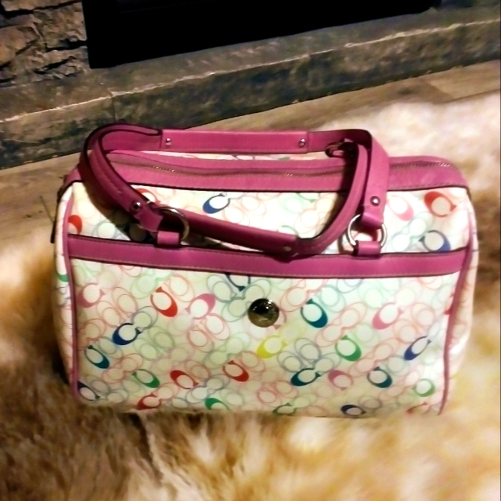 👀**Coach purse med sized "Rainbow"